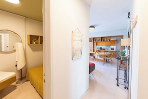 2 chambres, coffres-forts dans les chambres, bureau