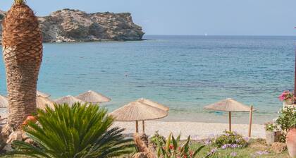 L'appartement en bord de mer fait partie du complexe Villa Omega Ă Lygaria Beach.