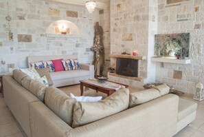 TV, fireplace