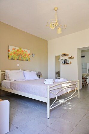 1 bedroom, travel cot, free WiFi, bed sheets