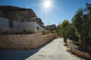 Property grounds - Popy's place property Agioi Apostoloi Chania Crete Greece (Χανιά)