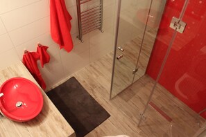 Shower, hair dryer, towels, soap - Luxury studio fully equipped with a private garden quietly situated (Πανόραμα)