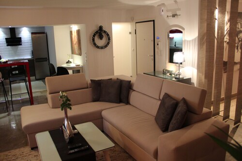 Luxury studio fully equipped with a private garden quietly situated