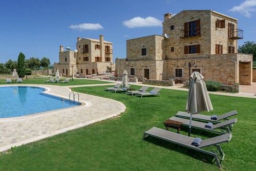 Wedding Villa w/Pool, BBQ, Ping Pong, 23 people