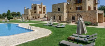 Wedding Villa w/Pool, BBQ, Ping Pong, 23 people