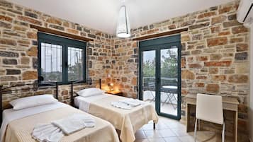 2 bedrooms, iron/ironing board, free WiFi, bed sheets