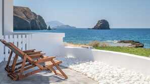 Property grounds - Luxurious oceanfront villa with unique sunset & hot tub (Πολλώνια)