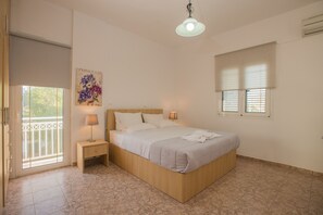 1 quarto, cofres nos quartos, ferros/tábuas de passar roupa