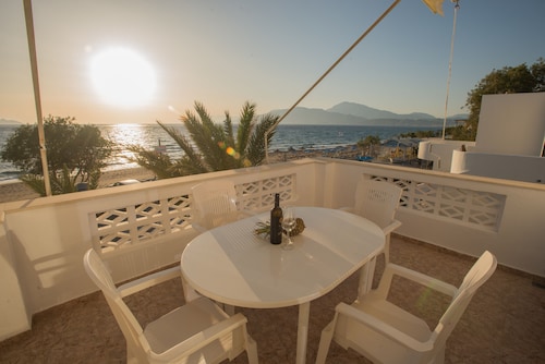 Luxury Apartment in Kalamaki Riviera