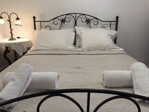 2 bedrooms, iron/ironing board, free WiFi