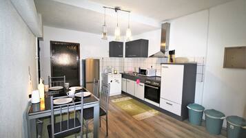 Mikrowelle, Wasserkocher mit Kaffee-/Teezubehör