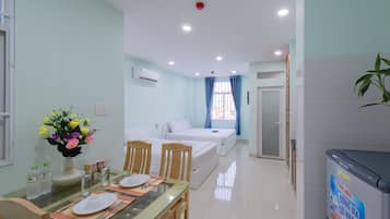 Storm Apartment | In-room safe, desk, iron/ironing board, rollaway beds