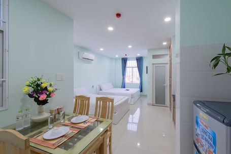 Caja de seguridad en la habitación y escritorio