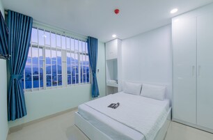 Caja de seguridad en la habitación y escritorio 