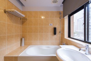 Deluxe Room | Bathroom - Peng Apartment (Taipei)