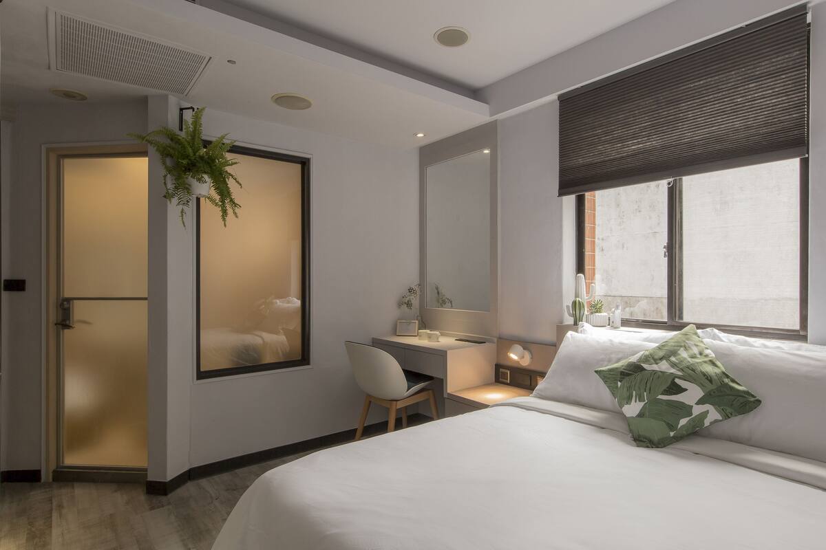 Cozy Room | Desk, blackout drapes, free WiFi