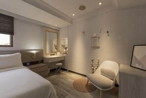 Deluxe-Zimmer | Schreibtisch, Verdunkelungsvorhänge, kostenloses WLAN