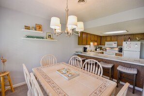 Dining - Hermitage 1g 2 Bedroom Condo by RedAwning (Surfside Beach)