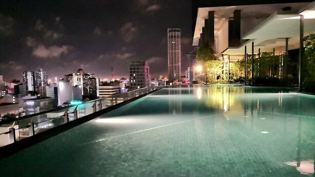Outdoor pool - Effin Homes (George Town)