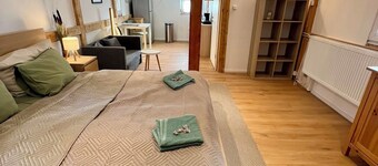 Bungalow dans un endroit calme en forêt juste sur le sentier de randonnée 