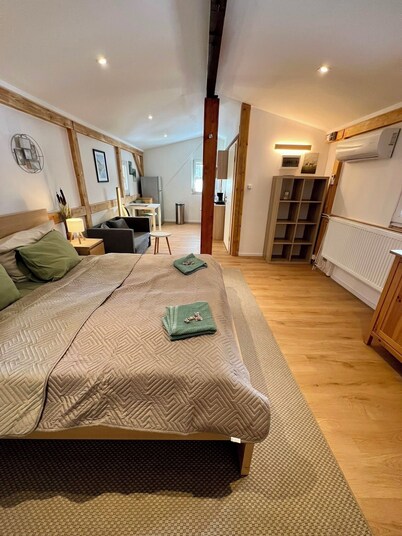 Bungalow in a quiet forest location right on the hiking trail