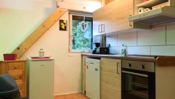 Frigorífico, horno, placa de cocina y lavavajillas