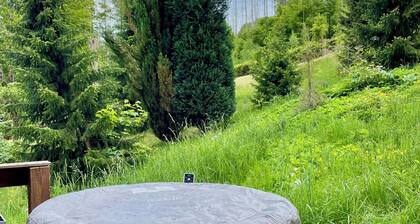 Bungalow in a quiet forest location right on the hiking trail