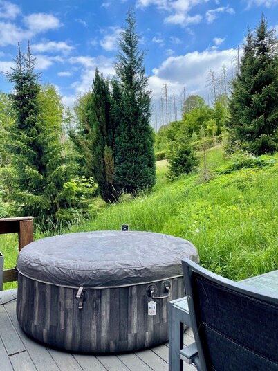 Bungalow in a quiet forest location right on the hiking trail 