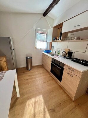 Fridge, oven, stovetop, dishwasher - Bungalow in a quiet forest location right on the hiking trail (Reinhardtsdorf-Schöna)