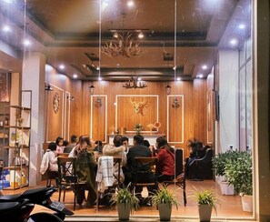 Unclassified image, 4 of 41, button