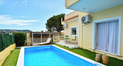 Villa Filoxenia all seasons, near airport, sea, Athens