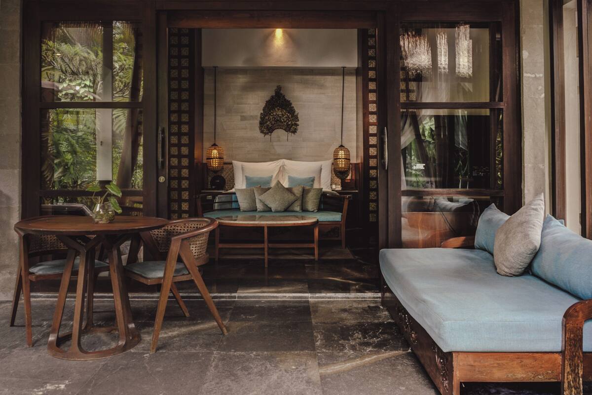 Grand villa, 1 slaapkamer, privézwembad, uitzicht op rivier | Woonruimte | Een 50-inch smart-tv met kabelzenders, televisie en Netflix