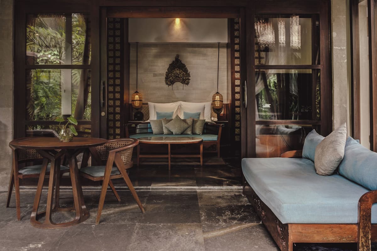 Villa majestueuse, 1 chambre, piscine privée, vue sur le fleuve | Aire de séjour | Téléviseur connecté de 50 po avec télévision par câble, téléviseur