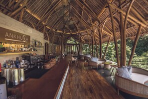 2 restaurants; ze serveren er ontbijt, lunch en diner 