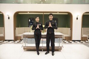 ฝ่ายต้อนรับ