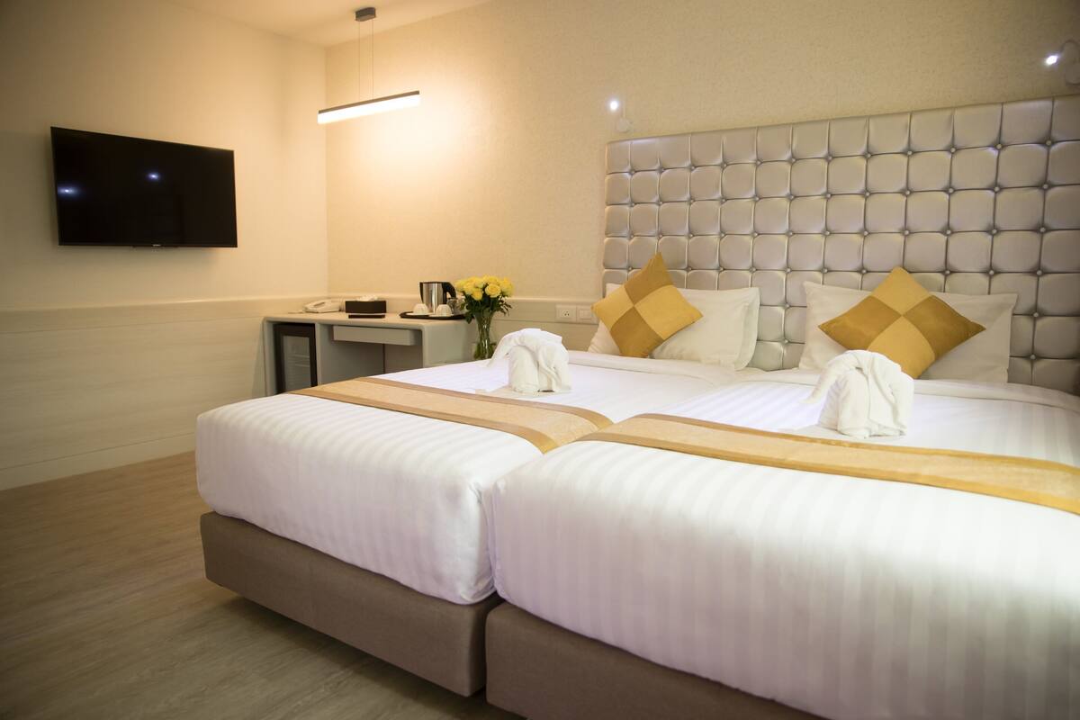 Standard Twin Room, 2 Twin Beds | In-room safe, desk, WiFi (free), bed sheets