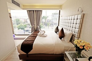 ห้องสแตนดาร์ด, เตียงใหญ่ 1 เตียง | ตู้นิรภัยในห้องพัก, โต๊ะทำงาน, Wi-Fi ฟรี, ผ้าปูที่นอน