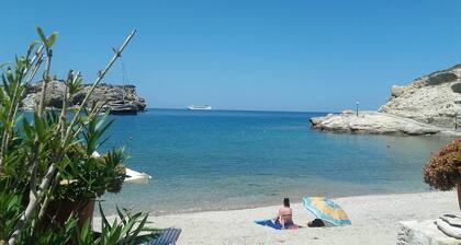 Dream apartment in a top location directly on the beach, with beautiful sea views