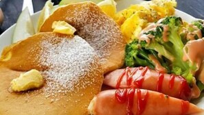 A breakfast plate with pancakes, bacon, eggs, and vegetables. - White Sand Beach 32 (Lyudao)