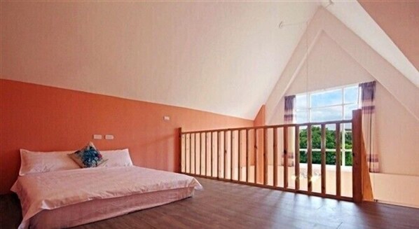 Family Loft | Individually decorated, individually furnished, desk, free WiFi