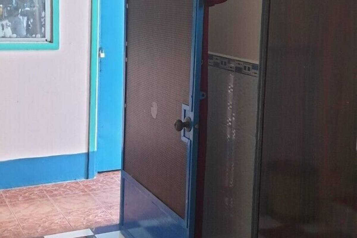 Habitación básica con 1 cama doble o 2 individuales, 1 cama individual | Caja fuerte, cortinas opacas, wifi gratis