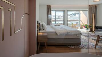 Suite, Acropolis View | Premium bedding, free minibar, in-room safe, desk