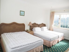 标准四人房 | 特色装修、办公桌、隔音、熨斗/熨板