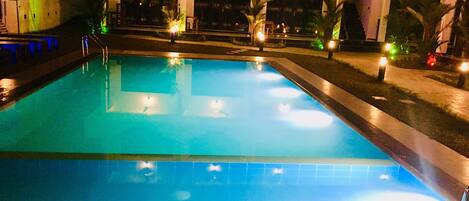 Outdoor pool, sun loungers