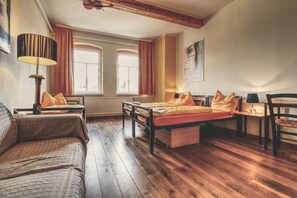 Blackout drapes, free WiFi - OPERA Hostel (Erfurt)