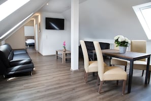 Skrivebord, lydisolert, wi-fi (inkludert) og sengetøy