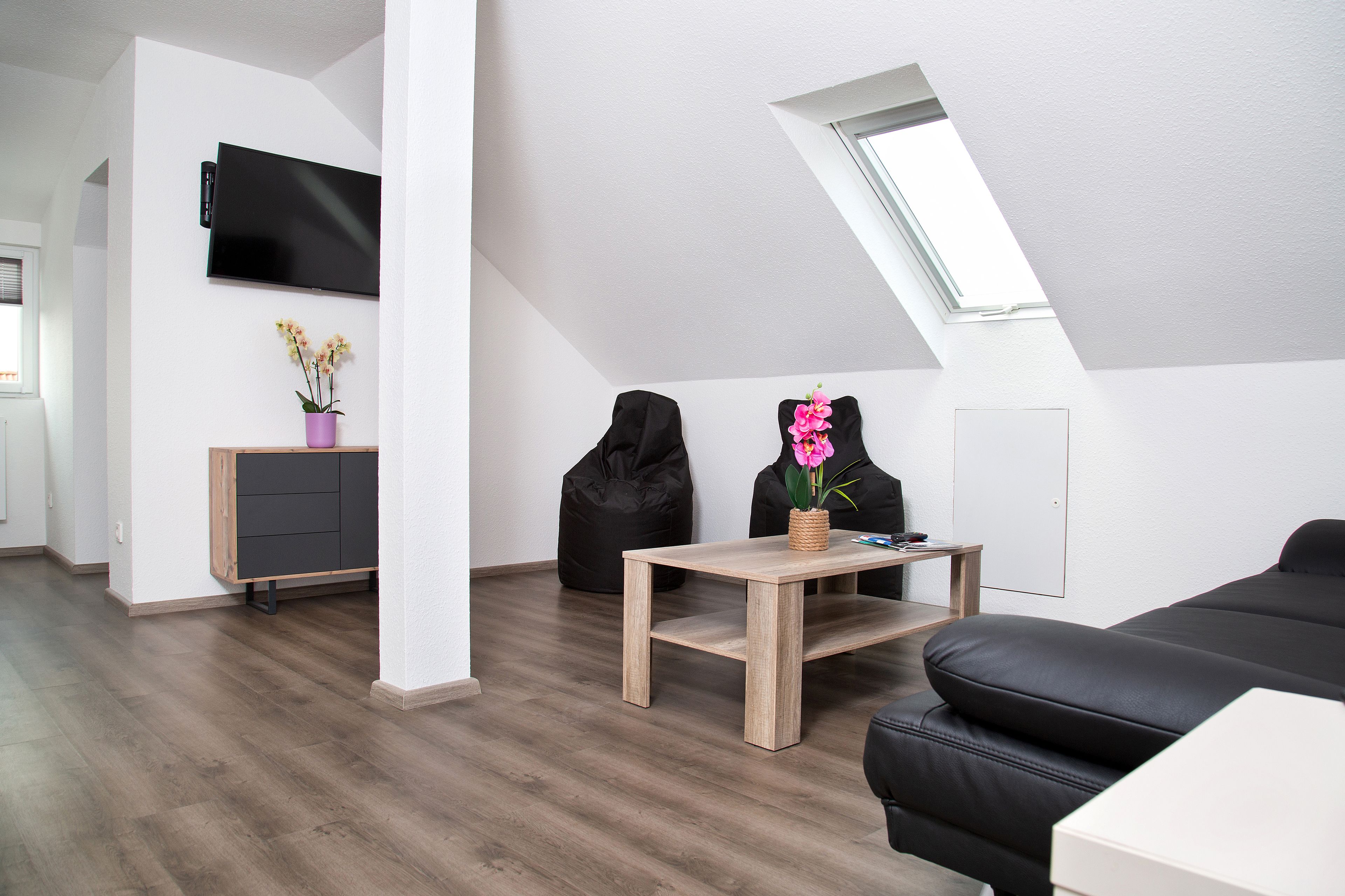 desk, soundproofing, free wifi, bed sheets