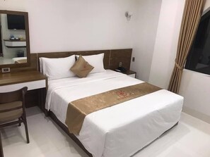 Minibar, escritorio, cortinas blackout y wifi gratis 