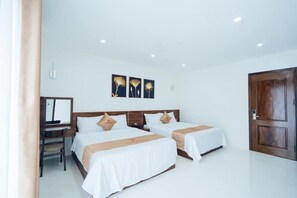 Minibar, desk, blackout drapes, free WiFi - Starway Hotel (Ha Long)