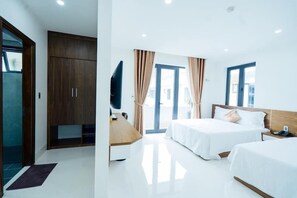 Minibar, escritorio, cortinas blackout y wifi gratis 